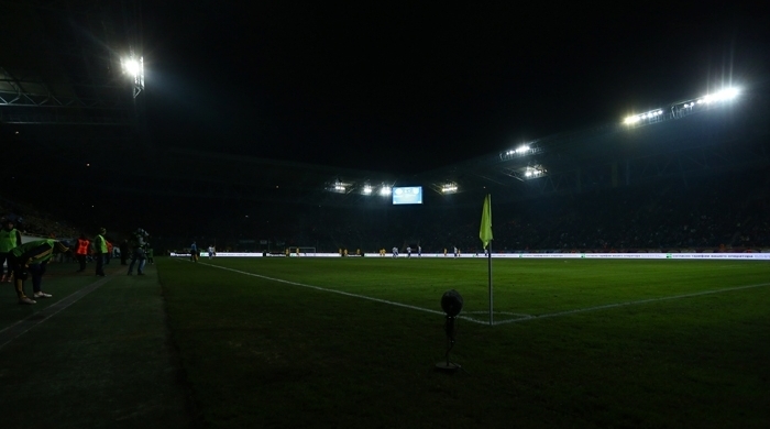 Пропал свет во время матча. Фото: Станислав Ведмидь