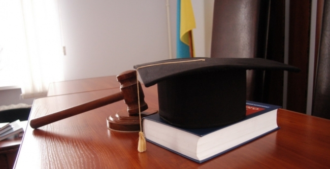 Поздравляем юристов. Фото: liveinternet.ru