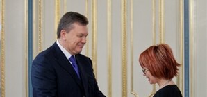 Запорожского педагога с профессиональным праздником поздравил президент