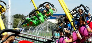 В Донецке теплый октябрь позволил продлить сезон аттракционов