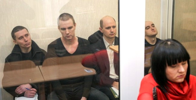 По словам Сукачова, двое на скамье оказались случайно. Фото: photo.ukrinform.ua