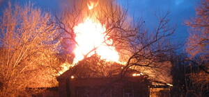 В Харькове горел частный дом: два человека в больнице