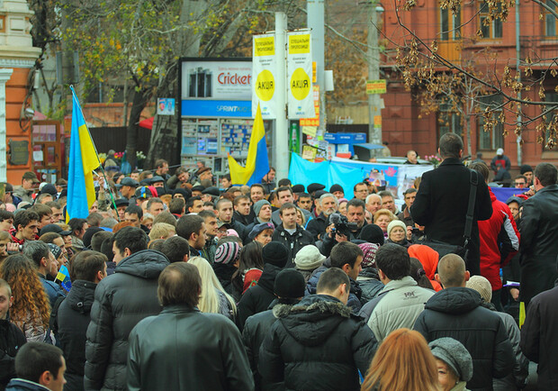 Люди вышли за Украину и Европу. Фото Дениса Моторина