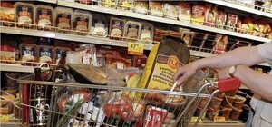 Вонючая курица и просроченное масло: что еще можно найти на прилавках донецких супермаркетов?