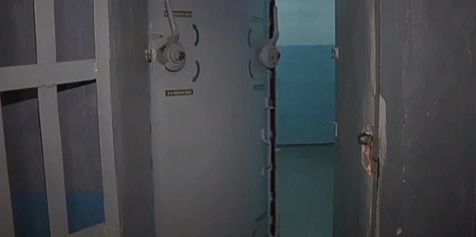 Дверь в подземелье. Кадр из видео 34 канала