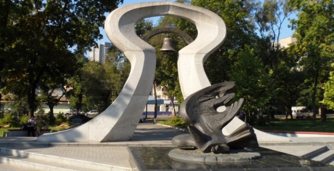 Памятник жертвам Чернобыля в Днепропетровске. Фото с сайта photo.i.ua