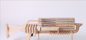 Луганский студент может получить 5000 за деревянный пулемет