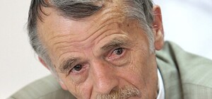 В суде допрашивают Мустафу Джемилева