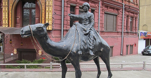 Новый памятник – верблюду. Фото Ярослава Маркина