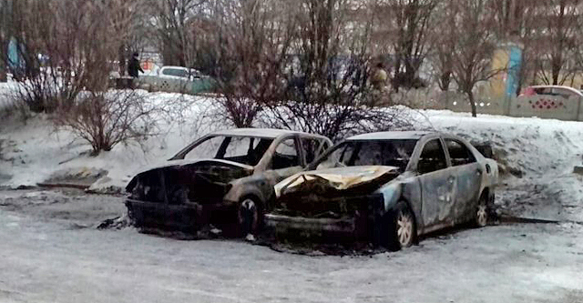 Сгорели три машины. Фото МВД