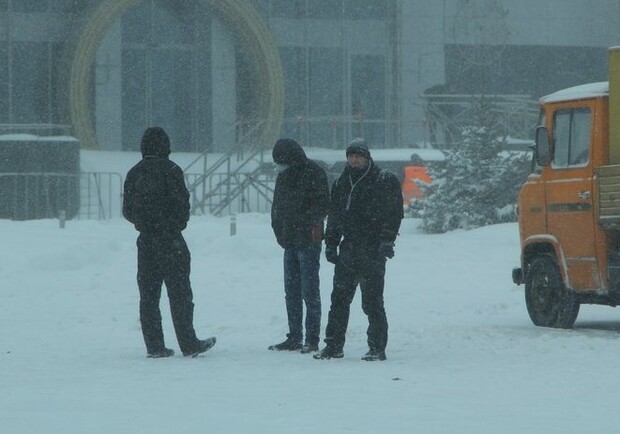 От кого охраняют ОГА? Фото Vgorode.ua