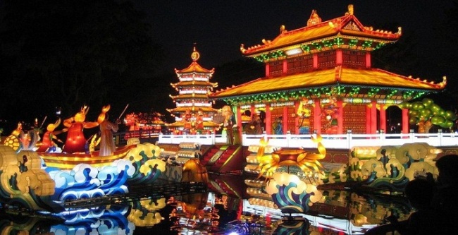 Китайский Новый Год празднуют шумно. Фото с сайта pute-shestvie.com