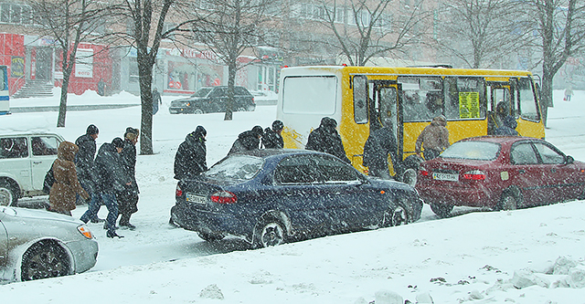 В Днепропетровске выпал рекордный снег. Фото Дениса Моторина