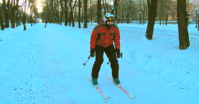 На лыжах по Карла Маркса. Фото vk.com/goodcom_k12