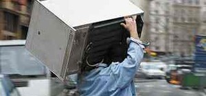 В Севастополе двое мужчин украли...85 холодильников