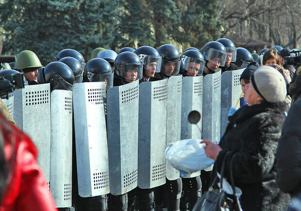 Митинг протеста под Днепропетровской ОГА. Фото Дениса Моторина