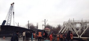 Авария в Луганске - на переезде перевернулся поезд