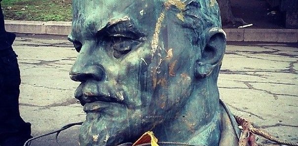 Новость - События - Памятник Ленину в Днепропетровске снесли за 6 часов