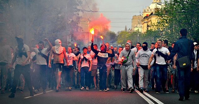 Ультрас хотят убрать милицию со стадиона. Фото Виктории Виноградовой
