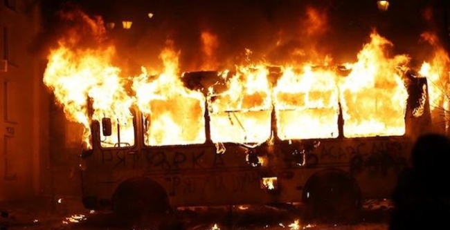 25 автобусов полностью уничтожено огнем. Фото с сайта news.eizvestia.com