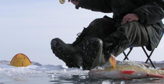 Рыбака удалось спасти. Фото с сайта novayagazeta-ug.ru