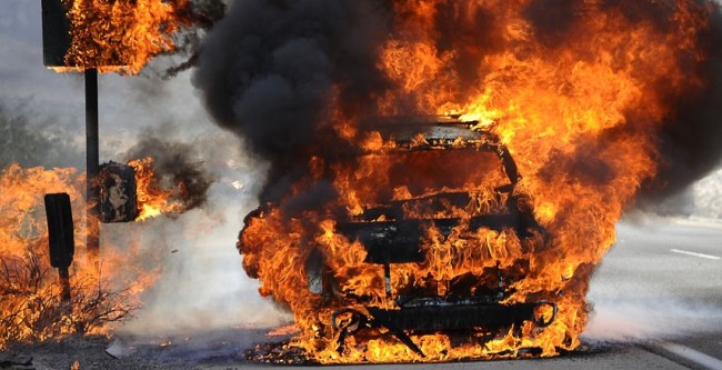 Машина практически полностью сгорела. Фото с сайта picnewsday.ru