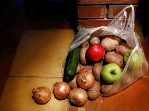 Овощи и фрукты нынче стоят дороже. Фото с сайта sxc.hu.