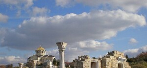 В Крыму Медведев побывал на военной базе Черноморского флота и отправился в Херсонес