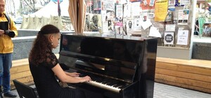 Как это было: на Крещатик вернули уличное пианино