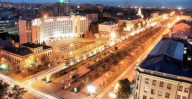 На Пасху город пообещали осветить полностью. Фото с сайта primetour.ua.