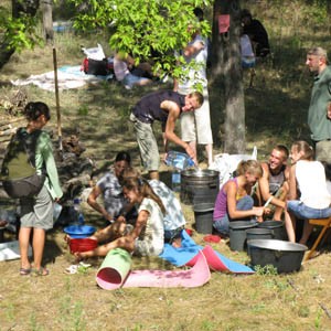 Участникам квеста от организаторов досталась даже еда. Фото с сайта dneprovka.dp.ua
