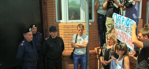 В Днепропетровске родственники солдат пикетировали военную часть