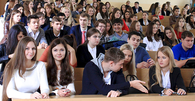 Студенты. Фото сайта iufina.guu.ru