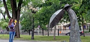 О прекрасном: на бульваре Шевченко появилась новая бронзовая скульптура