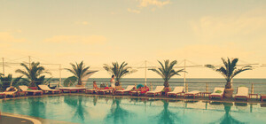 Цены на пляжах Одессы: почем шезлонги, развлечения и еда на Фонтане