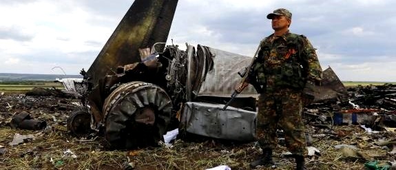 В Луганске сбили самолет с военными из Днепропетровской области. Фото МВД