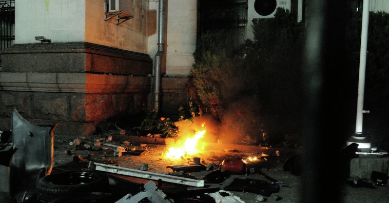 Беспорядки у посольства Российской Федерации в Киеве. Архивное фото