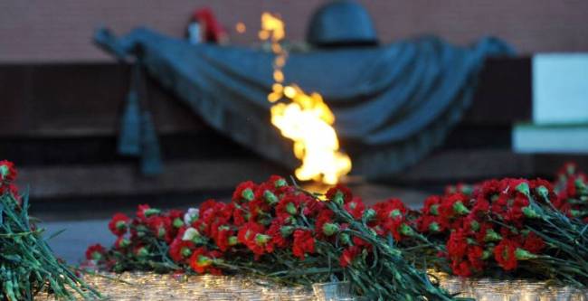 В Днепропетровске также объявлен траур по погибшим десантникам. Фото с сайта altapress.ru