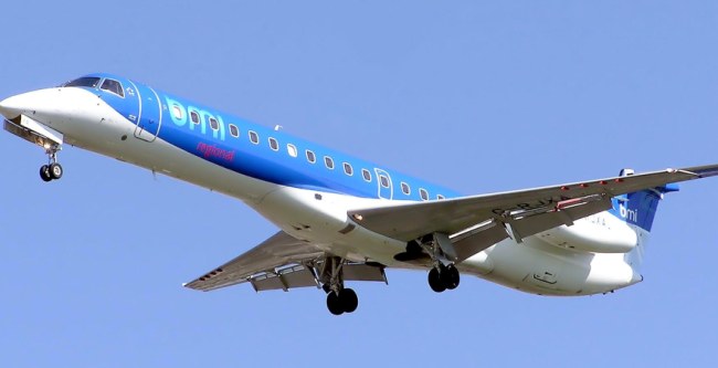 Рейсы будут осуществляться на самолетах Embraer 145. Фото с сайта de.wikipedia.org
