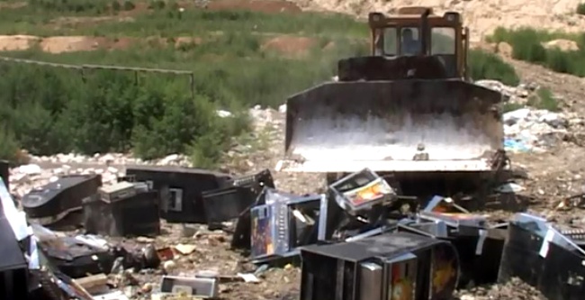 Пока уничтожили только 36 автоматов. Фото пресс-службы МВД