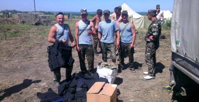Ребята сами отвозят гуманитарную помощь бойцам. Фото с сайта vk.com/ultras83