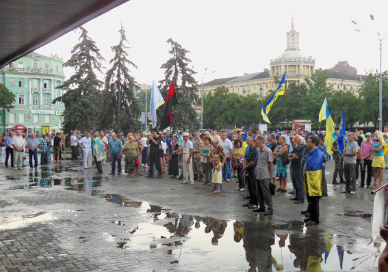 Митинг возле Оперного. Фото: Лица