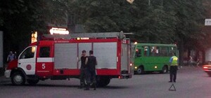 В Днепропетровске перекрывали улицу Титова из-за упавшего дерева