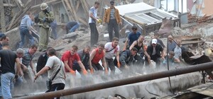 В Снежном снаряд уничтожил целый подъезд жилого дома