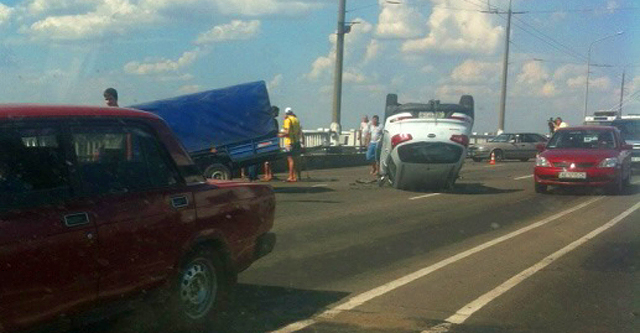 Авария на мосту. Фото Антона Рыбченко