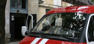 В Днепропетровске из горящей квартиры спасли двух женщин с ребенком