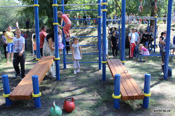 В парке Глобы открыли большую спортивную площадку и скалодром. Фото: gorod.dp.ua