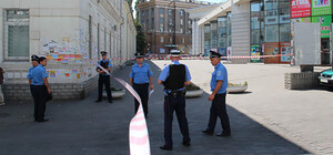 Из-за перепуганной уборщицы в Днепропетровске эвакуировали 200 человек