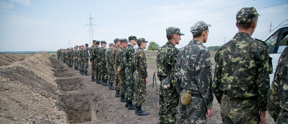 В Днепропетровске похоронили 11 неопознанных бойцов АТО. Фото Евгения Кудри