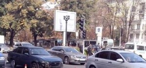 На перекрестке Карла Маркса и Артема столкнулись три авто